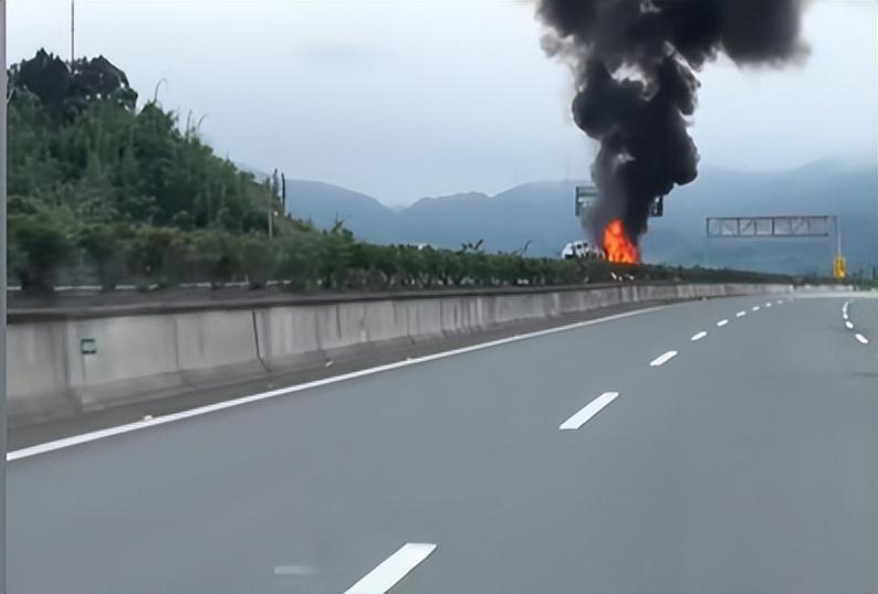 汽車著火事故_汽車事故起火怎么理賠_汽車火災(zāi)事故