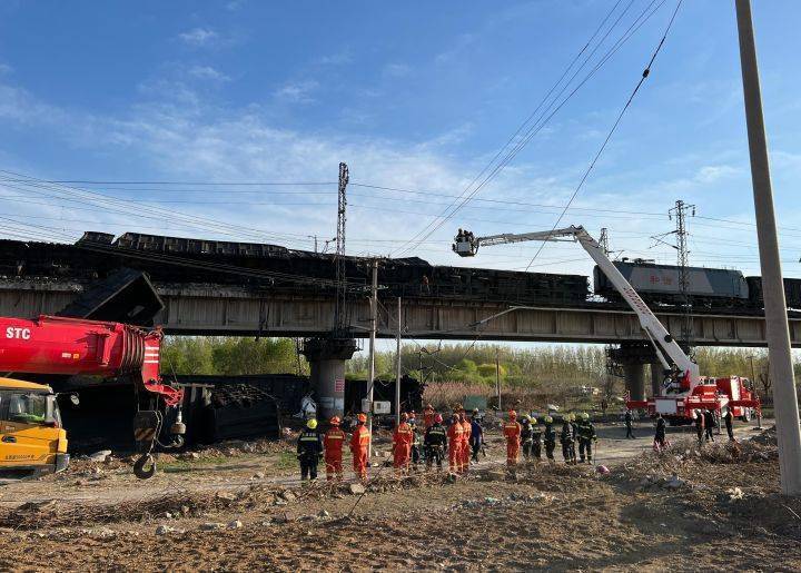 鐵路溜車是什么意思_鐵路車輛溜逸事故案例_鐵路行車事故案例視頻