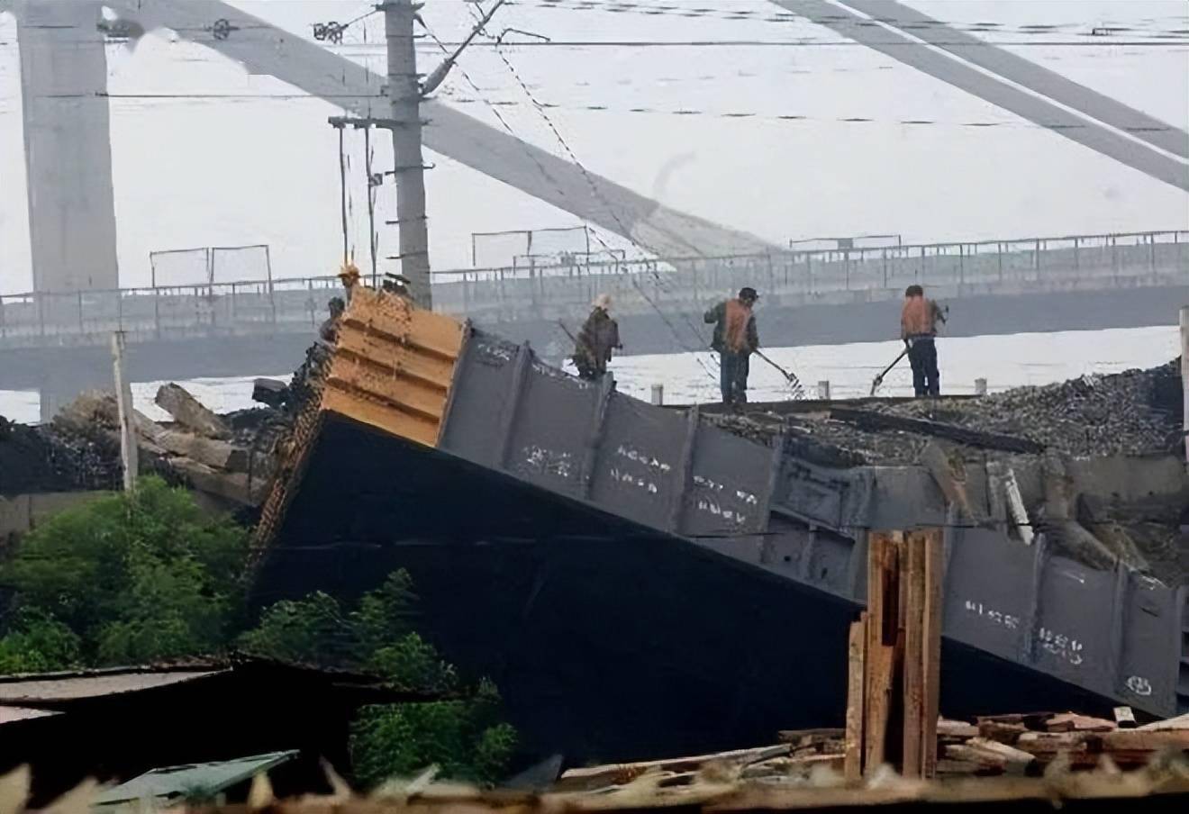 鐵路車輛溜逸事故案例_鐵路行車事故案例視頻_鐵路溜車是什么意思